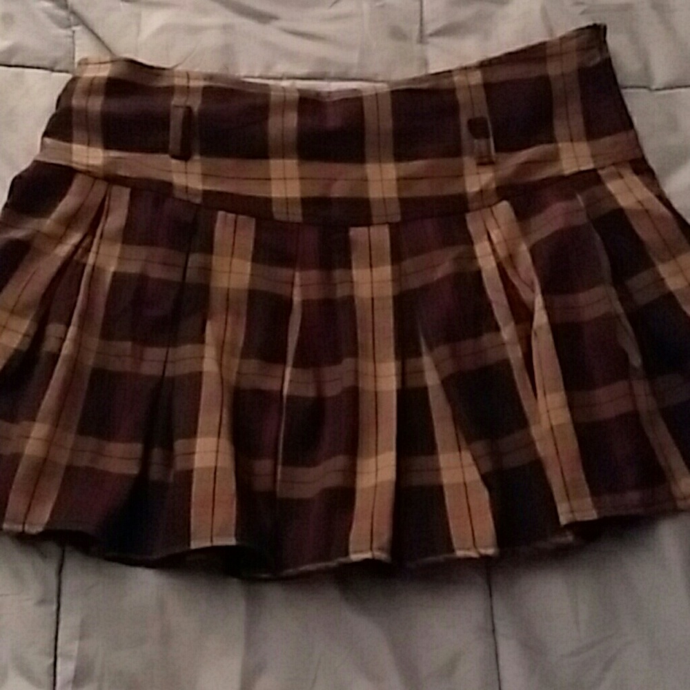 Adorable plaid skirt